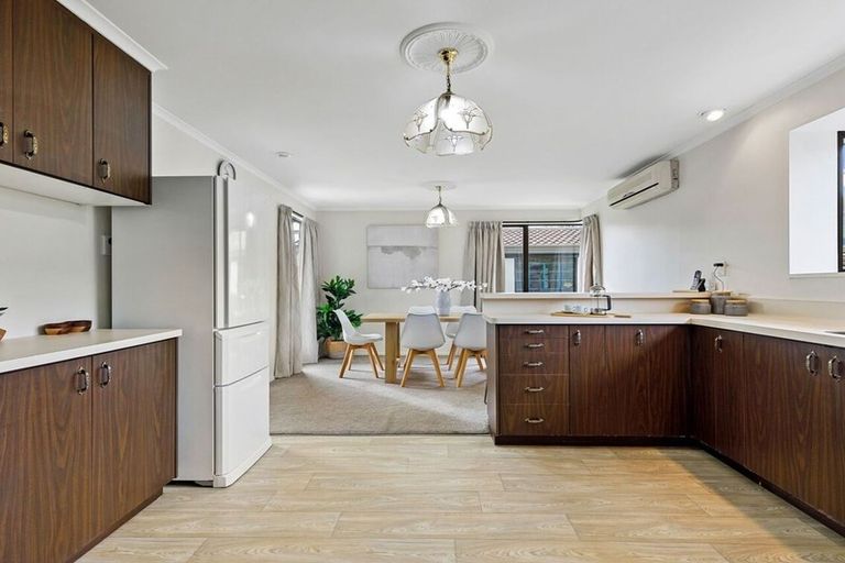 Photo of property in 31 Laing Crescent, Heathcote Valley, Christchurch, 8022