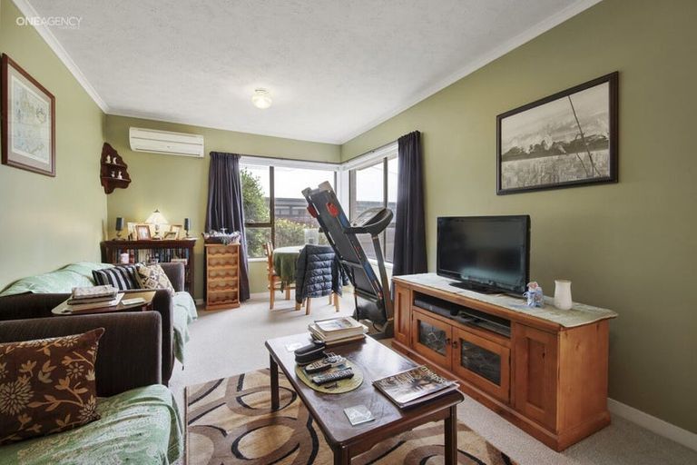 Photo of property in 1b Sylvia Street, Parklands, Christchurch, 8083