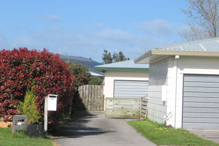 Photo of property in 2b Barbara Grove, Papamoa Beach, Papamoa, 3118