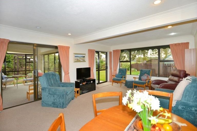Photo of property in 42 Karnak Crescent, Russley, Christchurch, 8042
