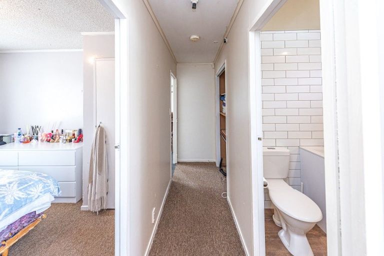 Photo of property in 28 Tongariro Street, Castlecliff, Whanganui, 4501