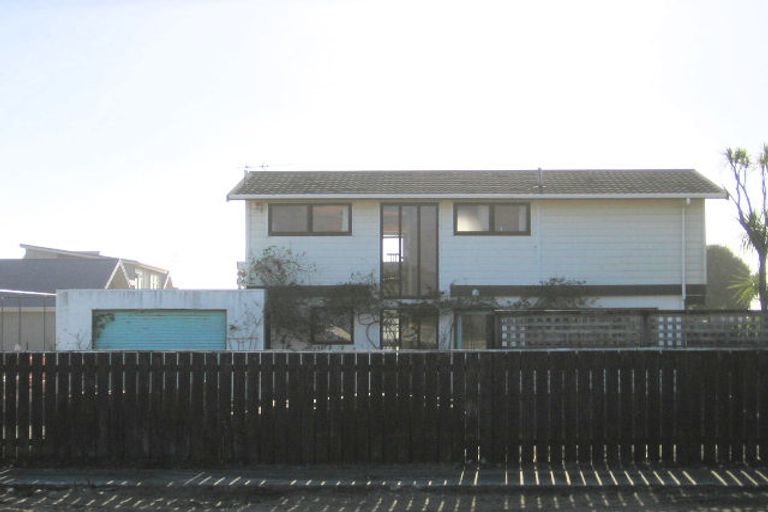 Photo of property in 123 Field Way, Waikanae Beach, Waikanae, 5036