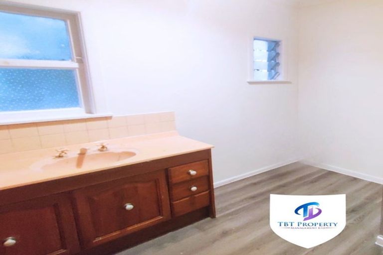 Photo of property in 2/39 Motatau Road, Papatoetoe, Auckland, 2025