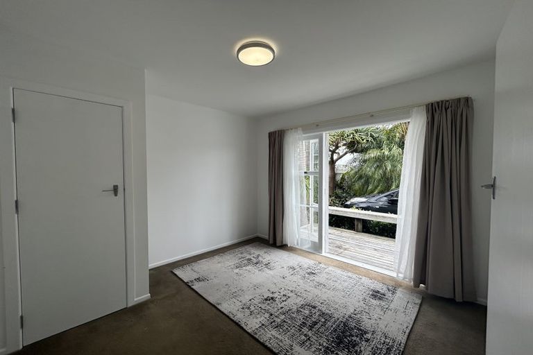 Photo of property in 1/7 Merton Avenue, Glenfield, Auckland, 0627