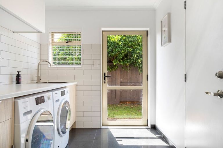 Photo of property in 6 Madeira Close, Papamoa Beach, Papamoa, 3118