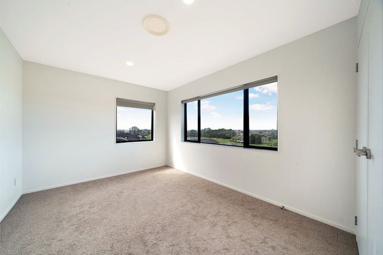 Photo of property in 55 Platinum Rise, Ranui, Auckland, 0612