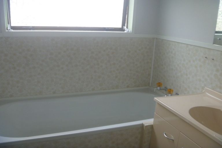 Photo of property in 1/16a Trentham Road, Papakura, 2110