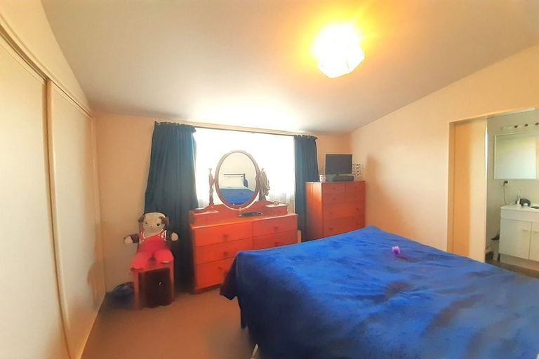 Photo of property in 1/11 Hollyford Avenue, Bryndwr, Christchurch, 8053