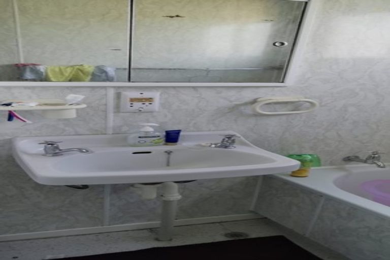 Photo of property in 1/31 Mana Avenue, Titahi Bay, Porirua, 5022