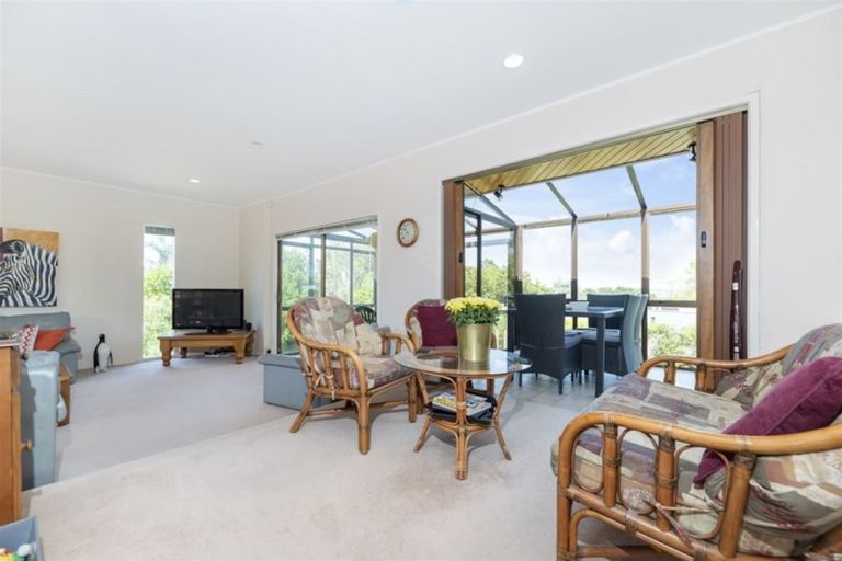 Photo of property in 9 Rosecamp Road, Beach Haven, Auckland, 0626