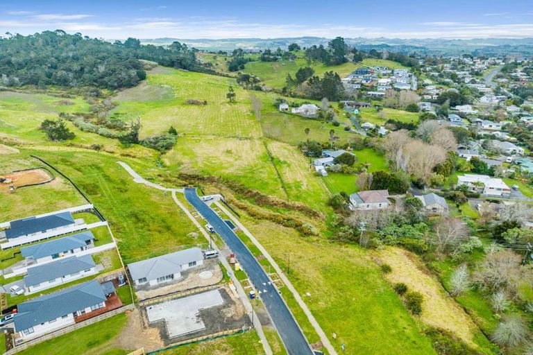 Photo of property in 15 Kanono Way, Helensville, 0800