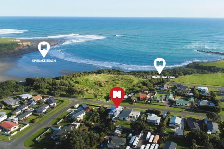 Photo of property in 11 Dieffenbach Street, Opunake, 4616