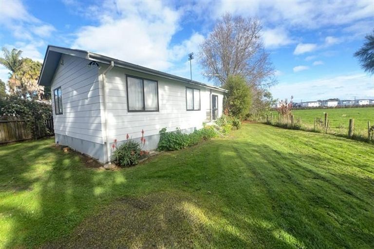 Photo of property in 28 Pukeroa Place, Papakura, 2110
