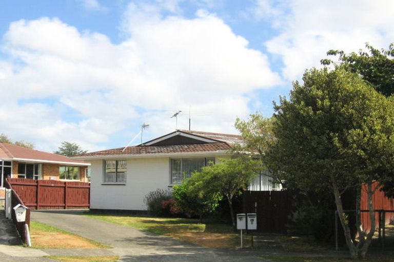 Photo of property in 2/31 Omaha Grove, Totara Park, Upper Hutt, 5018