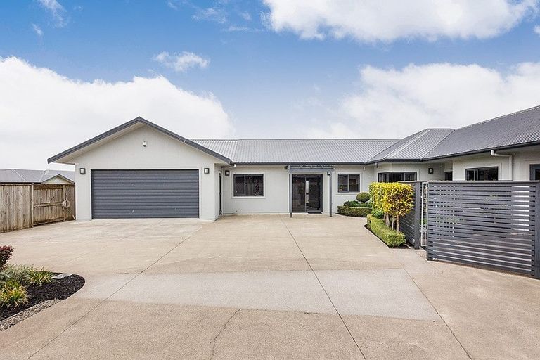 Photo of property in 37 Chestnut Close, Kelvin Grove, Palmerston North, 4414