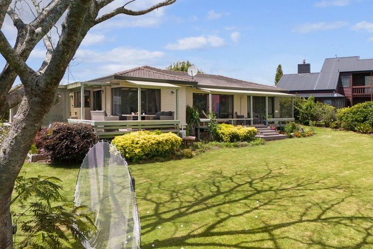 Photo of property in 35 Links View Drive, Omokoroa, 3114