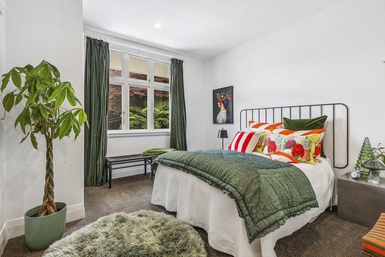 Photo of property in 19 Lower North Terrace, Kelburn, Wellington, 6012