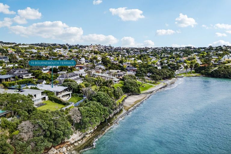 Photo of property in 19 Bournemouth Terrace, Murrays Bay, Auckland, 0630