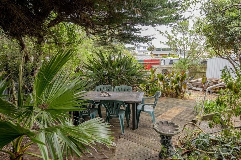 Photo of property in 72 Park Avenue, Waitarere Beach, Levin, 5510