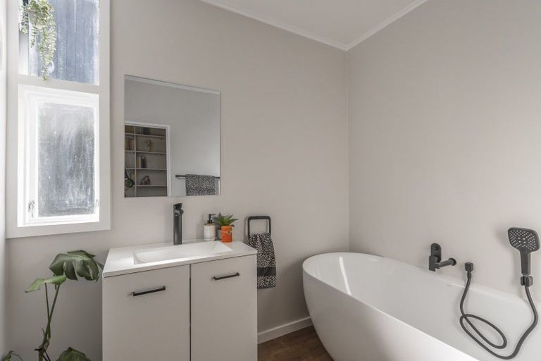 Photo of property in 12 Kew Grove, Raumati Beach, Paraparaumu, 5032