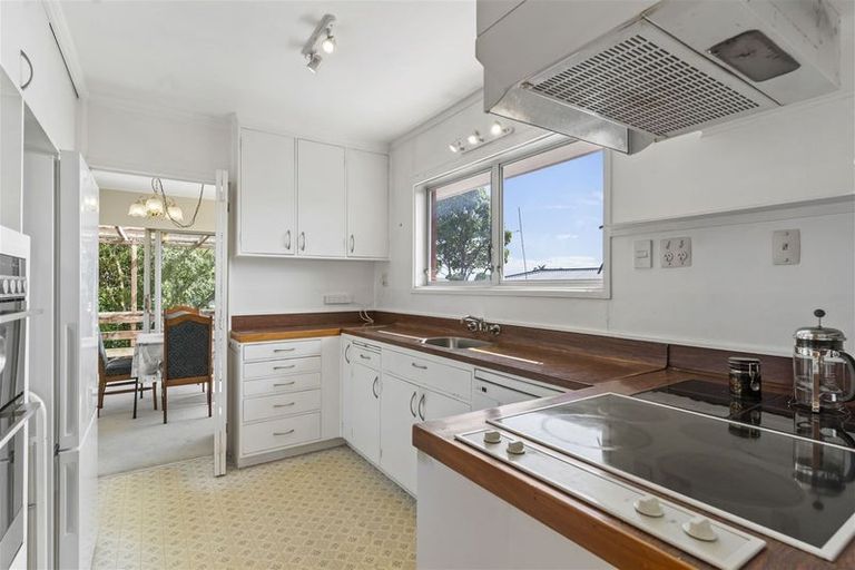 Photo of property in 301 Pakuranga Road, Pakuranga Heights, Auckland, 2010