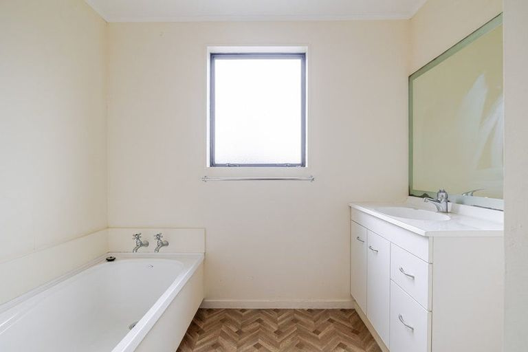 Photo of property in 136 Kelvin Grove Road, Kelvin Grove, Palmerston North, 4414