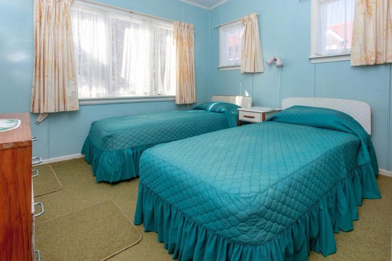 Photo of property in 114 Beverley Terrace, Whangamata, 3620