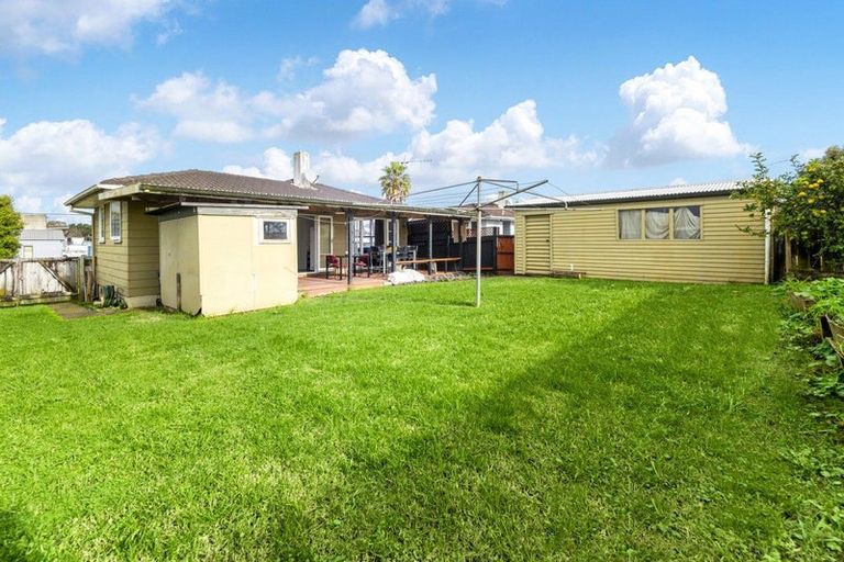 Photo of property in 16 Old Wairoa Road, Papakura, 2110