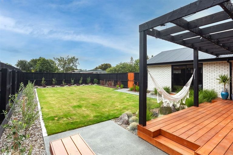 Photo of property in 17 Chipping Lane, Redwood, Christchurch, 8051