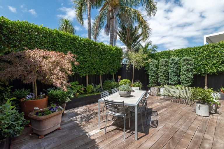 Photo of property in 81 Queen Street, Northcote Point, Auckland, 0627