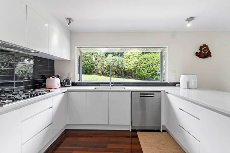 Photo of property in 13 Delisle Place, Windsor Park, Auckland, 0632