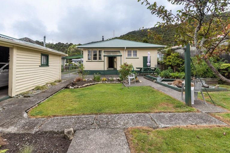 Photo of property in 18 Ashmore Avenue, Cobden, Greymouth, 7802