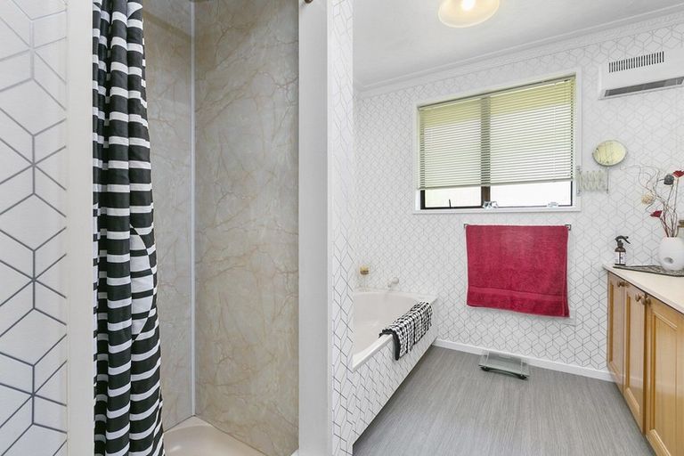 Photo of property in 70 Kinmont Crescent, Kinmont Park, Mosgiel, 9024