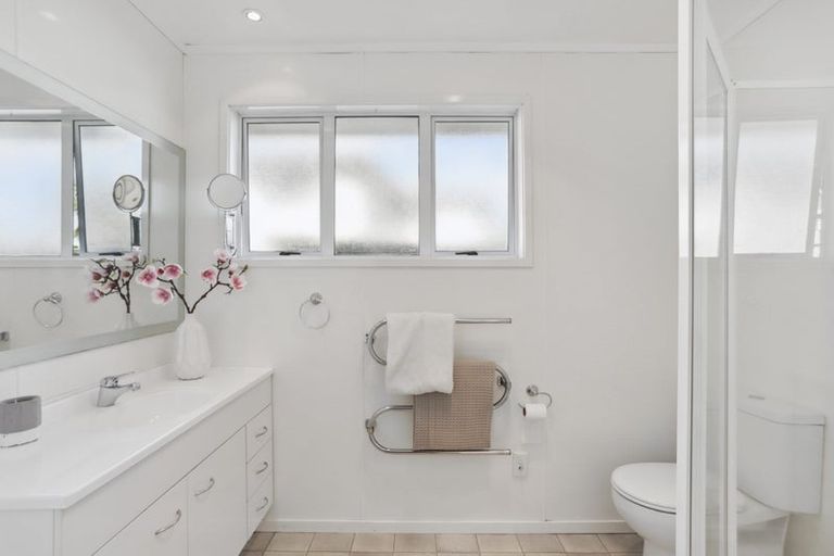 Photo of property in 43 Waitaki Street, Henderson, Auckland, 0612