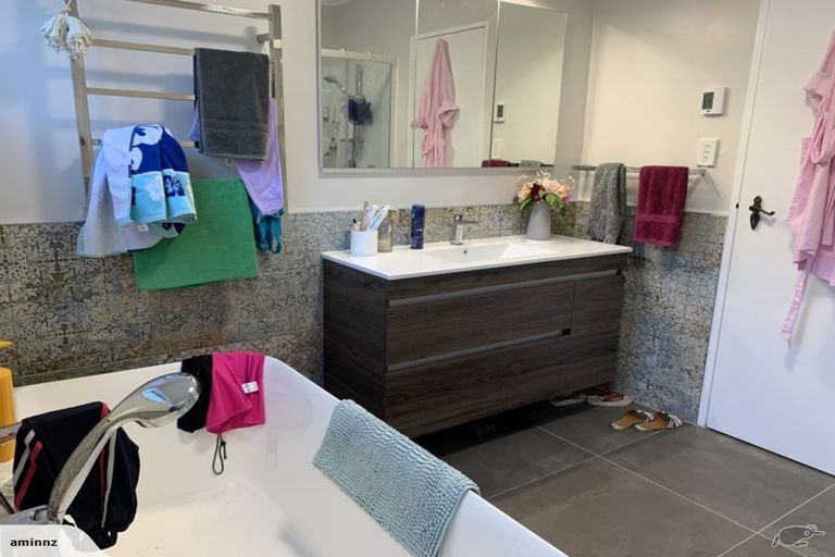 Photo of property in 27 Paddington Grove, Karori, Wellington, 6012