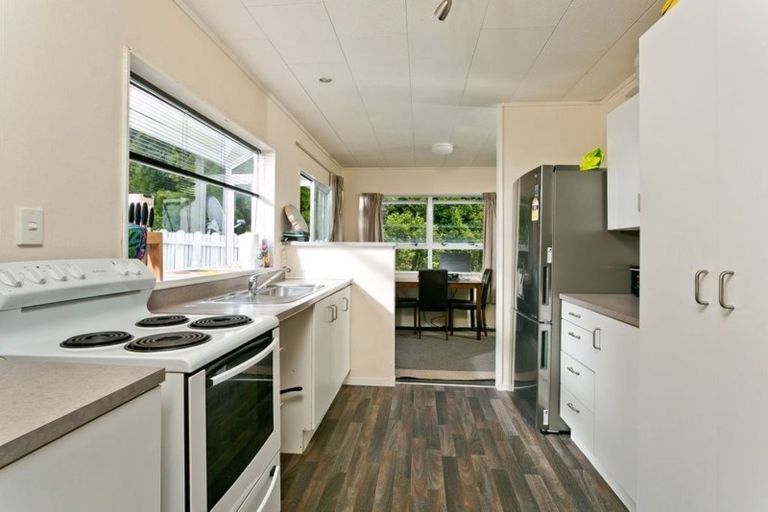 Photo of property in 14 Jumento Place, Unsworth Heights, Auckland, 0632