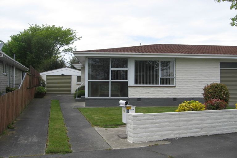 Photo of property in 2/6 Valerie Place, Redwood, Christchurch, 8051