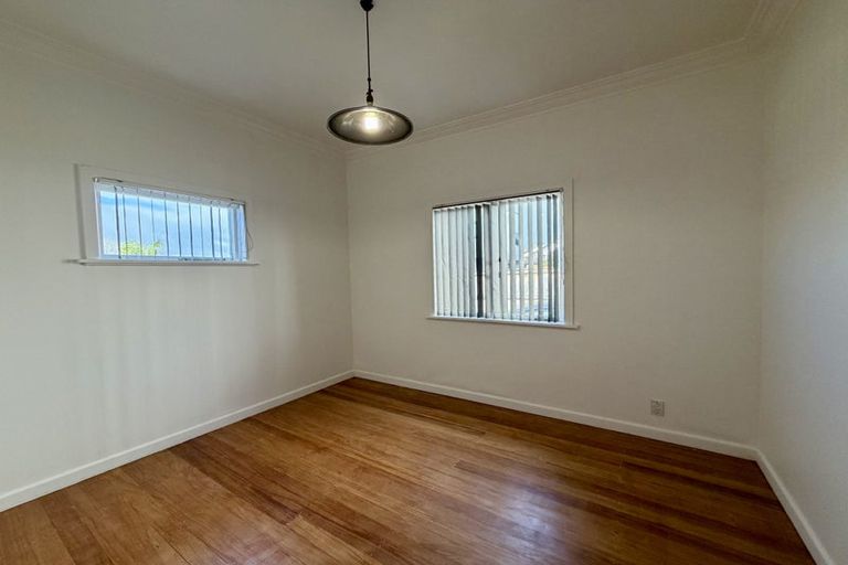 Photo of property in 48 Astley Avenue, New Lynn, Auckland, 0600