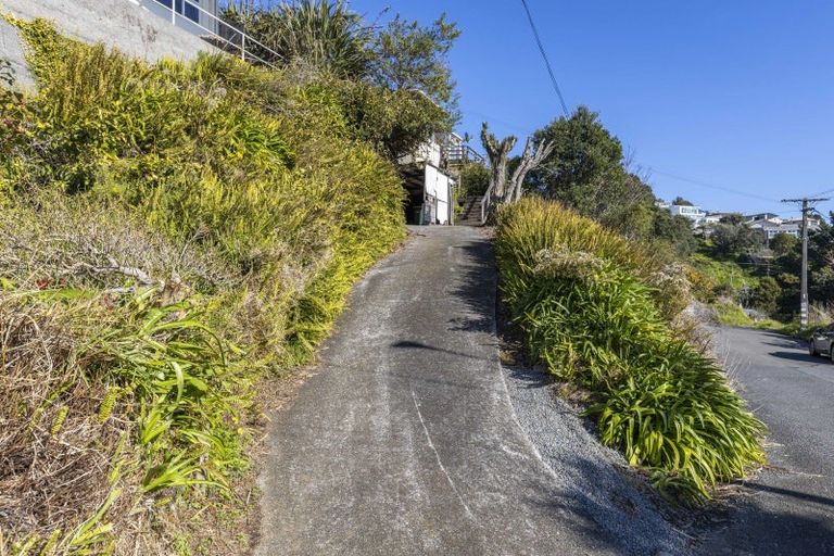 Photo of property in 15 Weston Street, Moturoa, New Plymouth, 4310