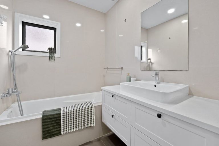 Photo of property in 791a East Coast Road, Northcross, Auckland, 0630