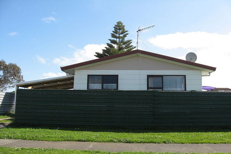 Photo of property in 35 Carson Street, Castlecliff, Whanganui, 4501