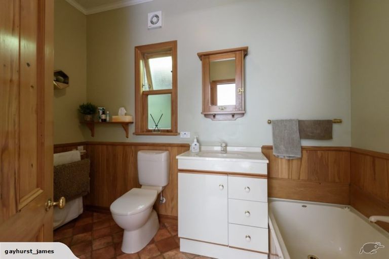 Photo of property in 11 Albemarle Road, Northland, Wellington, 6012