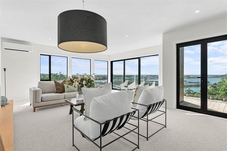 Photo of property in 19 Osmond Lane, Mount Pleasant, Christchurch, 8081