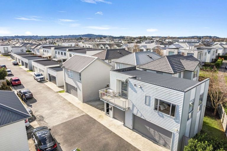 Photo of property in 2/26 Hollowout Street, Takanini, 2112