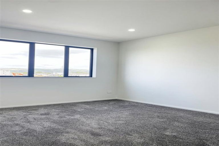 Photo of property in 8 Harikoa Way, Karaka, 2113