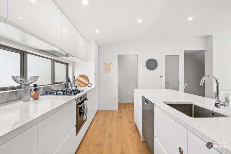 Photo of property in 5a Park Street, Thorndon, Wellington, 6011