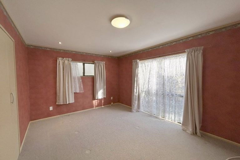 Photo of property in 9 Monarch Grove, Maoribank, Upper Hutt, 5018
