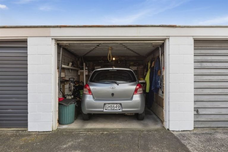 Photo of property in 2/39 Lake Road, Devonport, Auckland, 0624