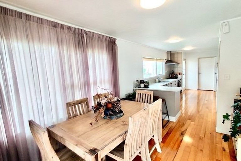 Photo of property in 4b Corrella Road, Belmont, Auckland, 0622