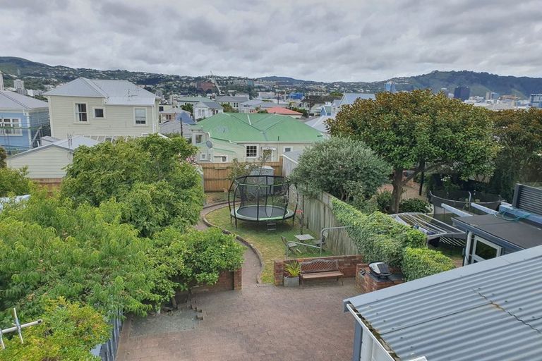 Photo of property in 92 Austin Street, Mount Victoria, Wellington, 6011
